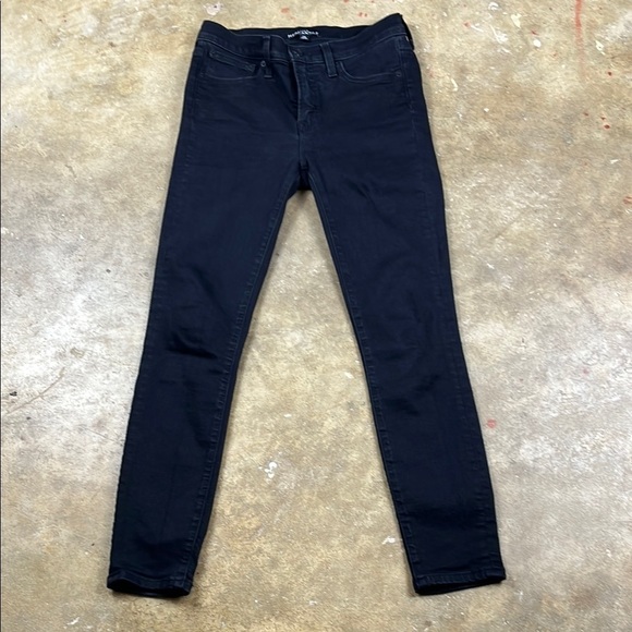 J. Crew Denim - J. Crew Mercantile Women's Black Skinny Jeans
Size: 26
